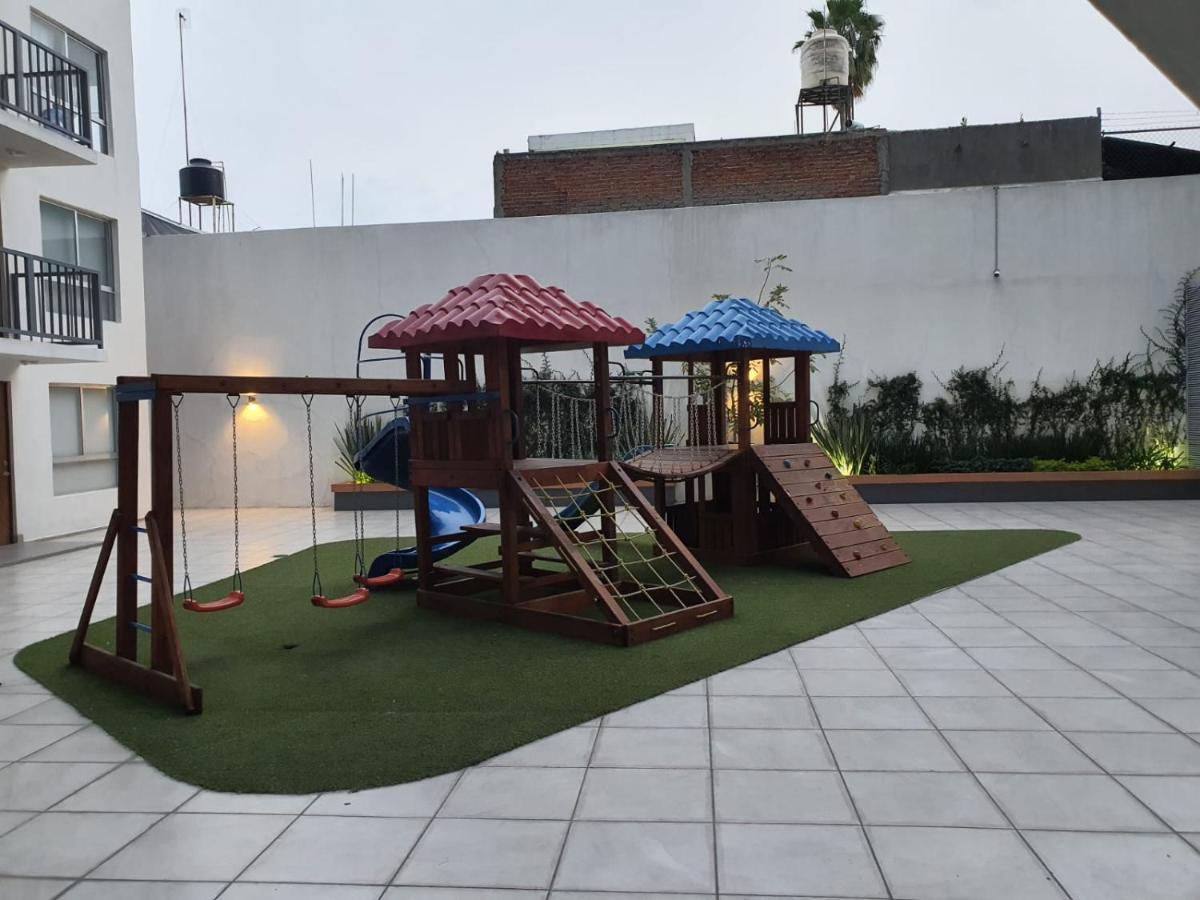 Departamento Nuevo Y Centrico Con Ambiente Familiar En Guadalajaraアパートメント エクステリア 写真
